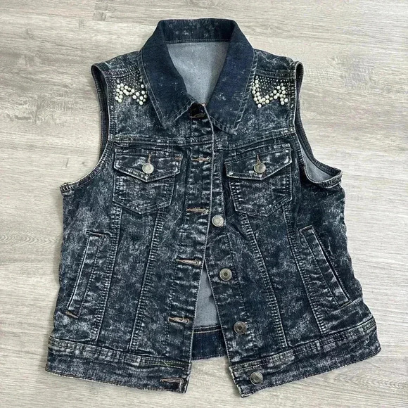Denim vest with pearl decoration really nice - Picture 1 of 3